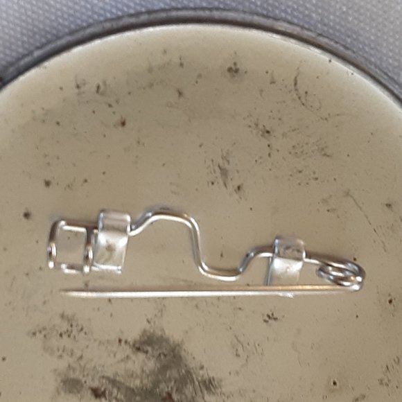 NBA Sacramento Kings Retro Style Button Pin Back Pin Badge 2.5" Preowned - Picture 6 of 7